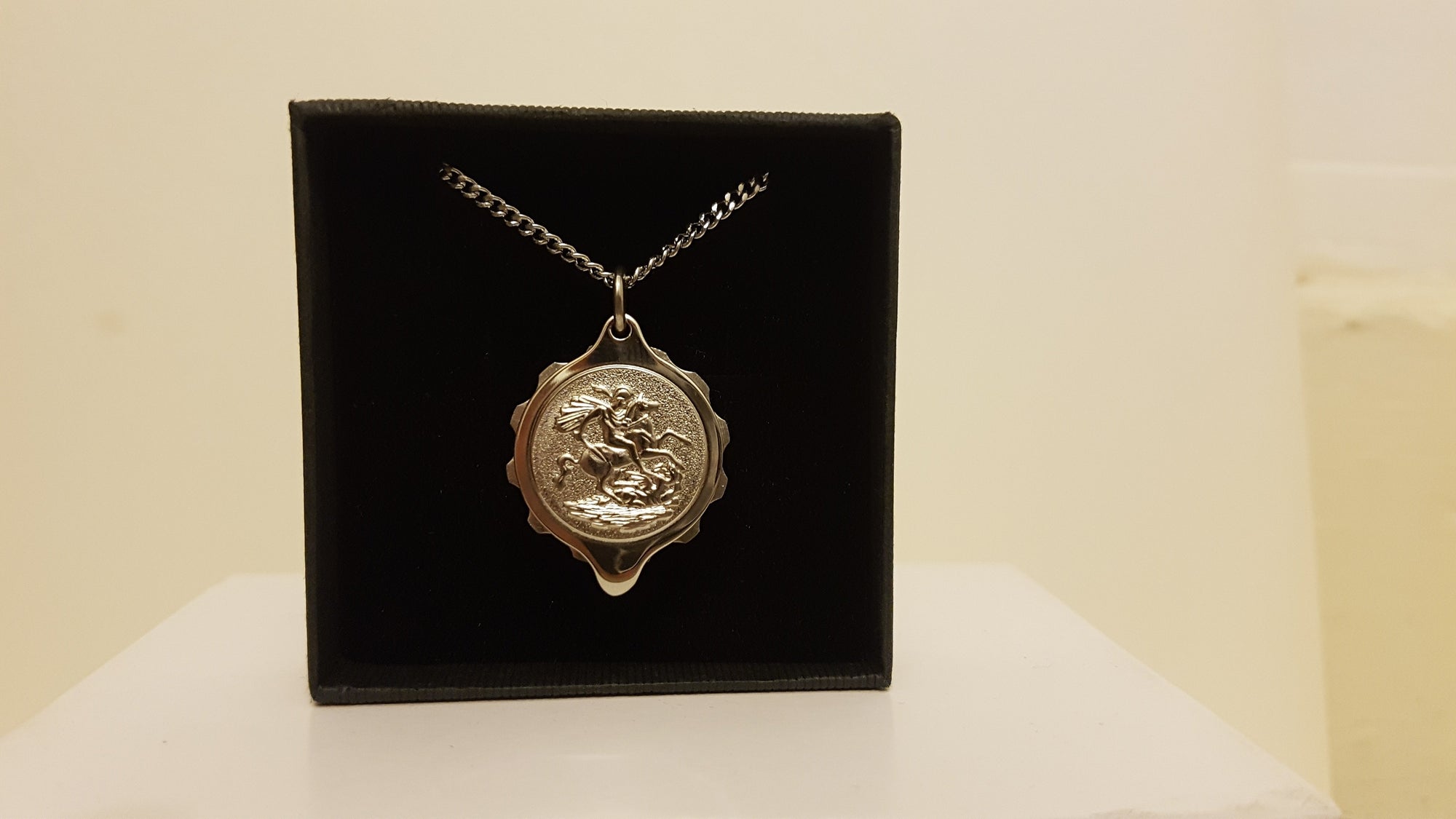 225 105 Stainless Steel Pendant with George and Dragon on 22" Chain
