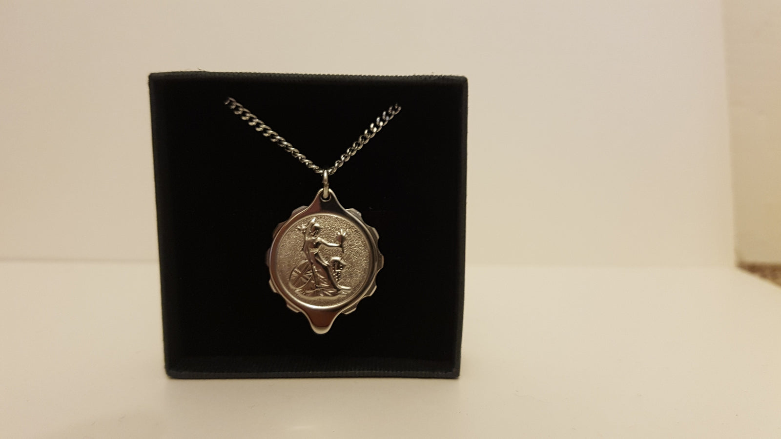 225130 Stainless Steel Pendant With Royal Britannia On 22" Chain