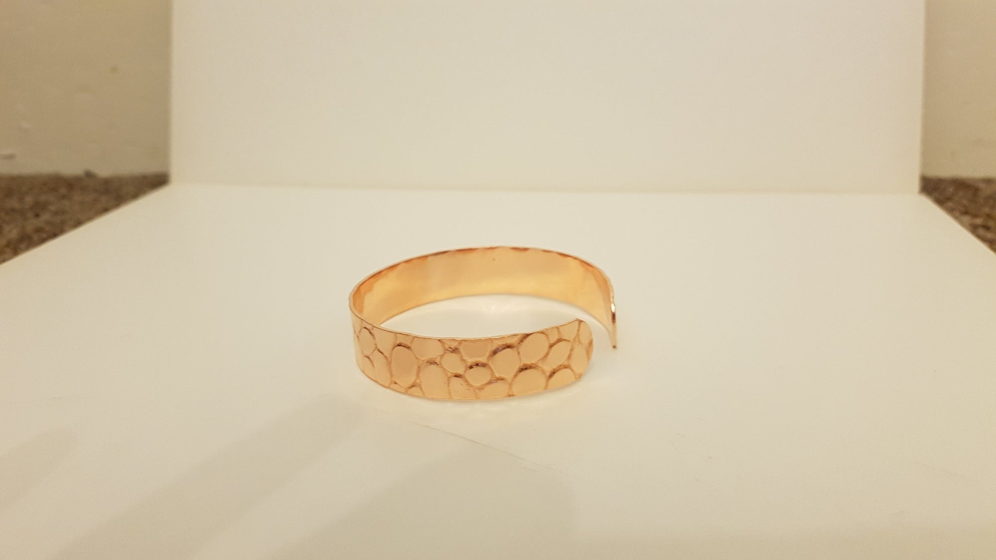 904/C3a - Copper Bangle With No Magnet Battered Effect
